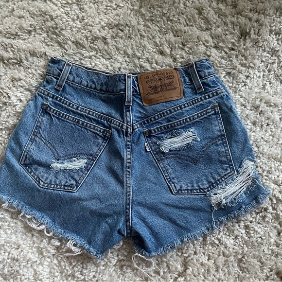 Women’s Vintage White Tab Custom Distressed Levi Shorts - Picture 6 of 7